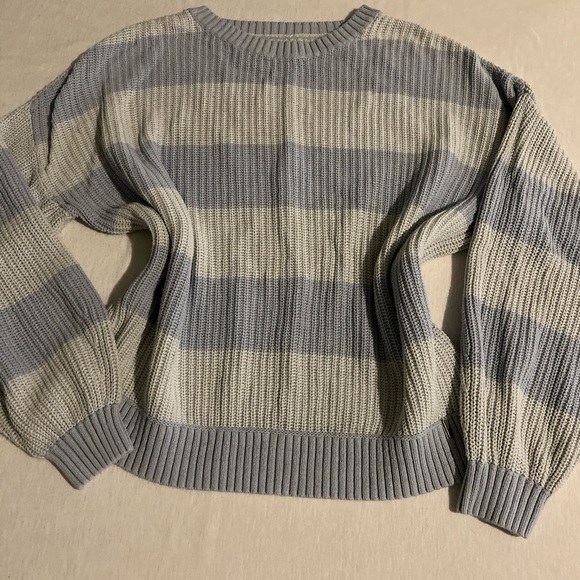 White and blue striped Hollister sweater - Picture 2 of 8